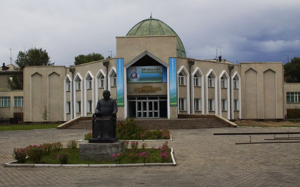 Музеи города семей. Музей Абая в городе семей. Казахстан Семипалатинск Абай музей. Музей Абая Кунанбаева. Семипалатинский краеведческий музей.