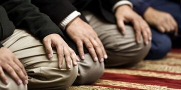 Можно ли два раза читать фарз намаз?