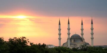 Түрікменстанда 2 жыл үзілістен кейін мешітке баруға рұқсат етілді