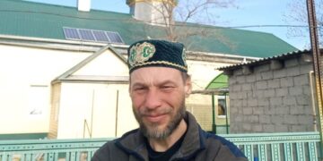 Шіркеу қызметкері Исламды қабылдап, қажылыққа жаяу аттанды