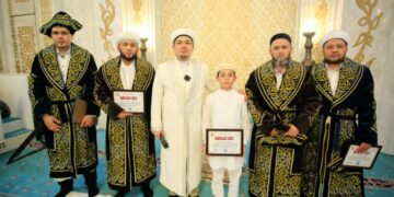 В столичной мечети поблагодарили чтецов Корана-хафизов