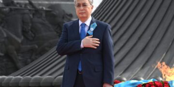 Токаев возложил цветы к монументу «Отан Ана»