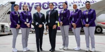 Саудовская авиакомпания осуществила первый в истории страны рейс с женским экипажем
