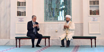 Токаев посетил мечеть Хазрет Султан