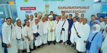 В Алматы проводили казахстанских паломников