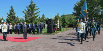 Токаев поздравил казахстанцев с Днем государственных символов