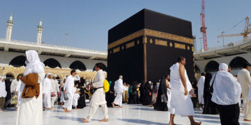 Саудовская Аравия принимает первых иностранных паломников