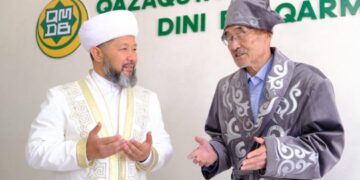 Бас мүфти ардагерлерге қазақы салтпен құрмет көрсетеді