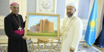 Муфтий провел встречу с Апостольским нунцием