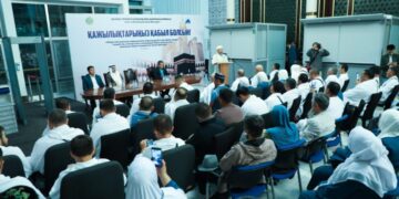 Муфтий проводил столичных паломников в хадж