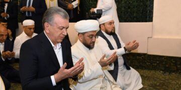 Президент Узбекистана посетил могилу пророка Мухаммада