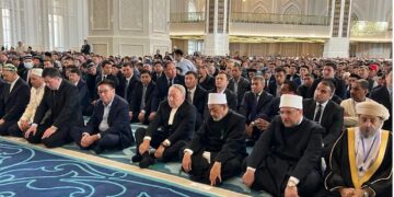 Назарбаев посетил пятничную молитву в главной мечети столицы