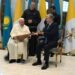 Президент Казахстана подарил Папе Римскому домбру