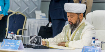 Бас мүфти: «Айналаға мейірім көзімен қарауға» шақырамын