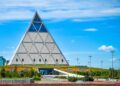 Министр Назарбаев орталығының ұжымымен кездесті