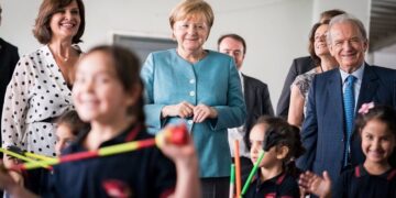 Ангела Меркель стала лауреатом премии за вклад в дело защиты прав беженцев