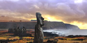 «Қалпына келтіру мүмкін емес»: Пасха аралындағы маоилерге өрттен зақым келді