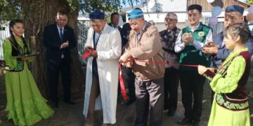 «Ел үлесі – пәтерге»: Көпбалалы анаға бес бөлмелі үйдің кілті табысталды