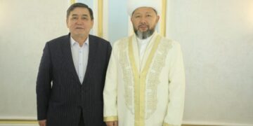 Муфтий провел встречу с редактором газеты «Ана тілі»