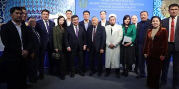 Дархан Кыдырали встретился с жителями Туркестана