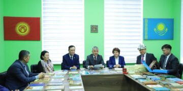 В Оше презентована антология современной кыргызской поэзии на казахском языке