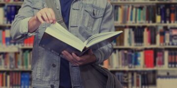 Детям погибших во время январских событий предоставят гранты на обучение