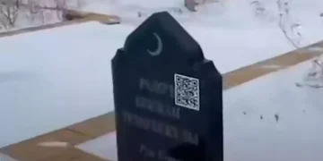 Зират басындағы құлпытасқа QR-код орнату сынақ ретінде жасалған