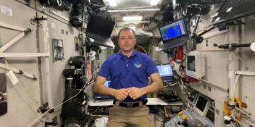 Космонавт Дмитрий Петелин поздравил с Наурызом с орбиты Земли