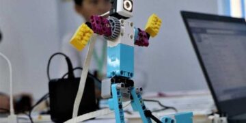 Оқушы қыз қара жорға билейтін робот құрастырды