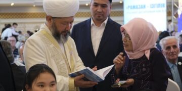 Муфтий провел ауызашар для детей детских домов Алматы