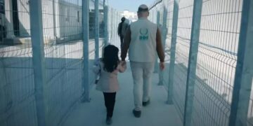 7-летнюю дочку бывшего боевика вернули из Сирии