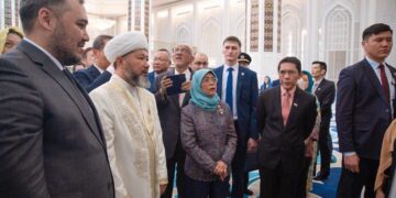 Президент Сингапура посетила главную мечеть Казахстана