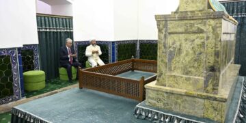Қожа Ахмет Ясауи кесенесіне зиярат етті
