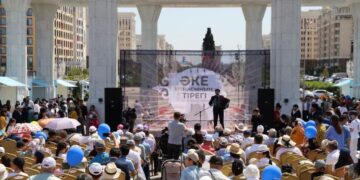 Астанада Әкелер күні аталып өтті