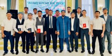 Орал: Медресе түлектеріне диплом табысталды