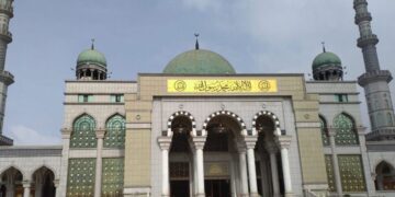 Қытайда тағы бір мешіт «қытайланып» жатыр