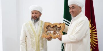 Наурызбай кажы Таганулы встретился с муфтием Кыргызстана