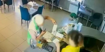 Дәмханада діни кітаптар таратқан