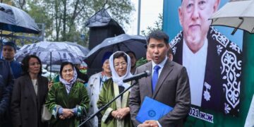 В Алматы открыли мемориальную доску, посвящённую Абсаттар кажы Дербисали