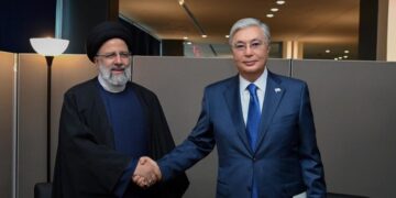 Токаев пригласил Президента Ирана посетить Казахстан