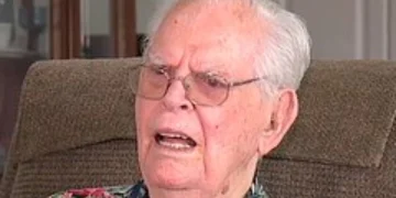 104 жастағы әскери ұшқыш ұзақ өмір сүруінің құпиясымен бөлісті