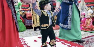 Как происходит обряд «Тұсаукесер»