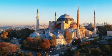 Вход в мечеть Айя-София станет платным для иностранцев