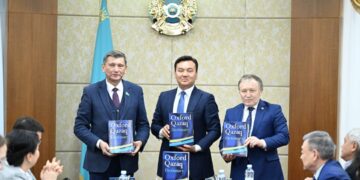 Жаңа қазақша-ағылшынша сөздік жарық көрді