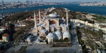 Вход в мечеть Айя-София стал платным для туристов