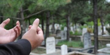 Өлместен бұрын қабірін көрген халифа