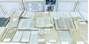 Копию старейшего Корана на тюркском языке привезли в Казахстан