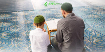 Можно ли совершать намаз отдельно от родителей?