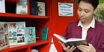 В Шымкенте открылись уличные библиотеки