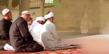 Намазда имамға ұю міндет пе?